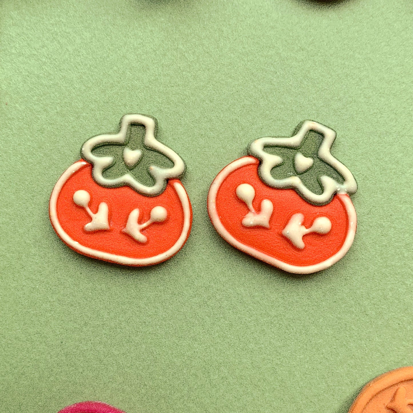 Folk tomato veggie
