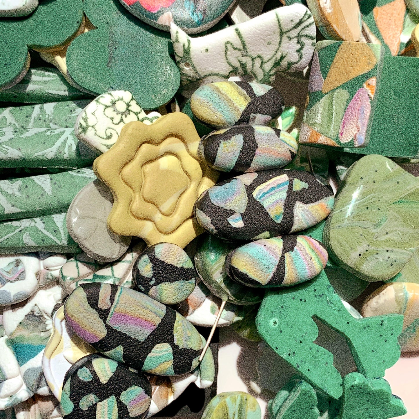 Baked polymer clay pieces - Green LOT