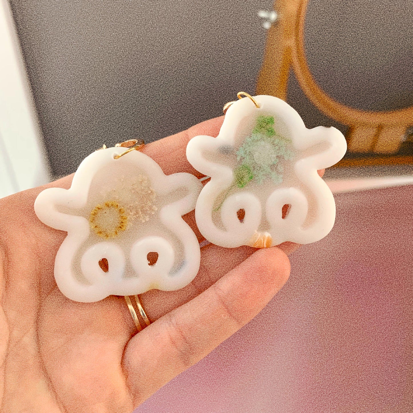Outlined ghosts - Earrings